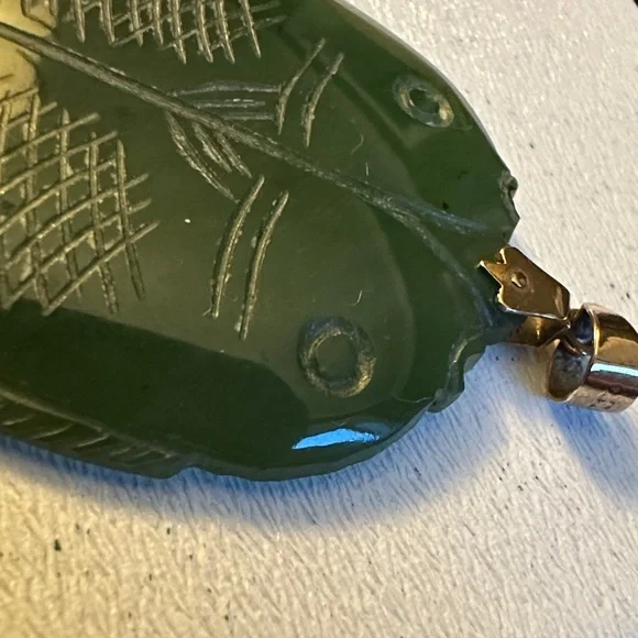 Vintage 14K Gold Carved Green Jade Double Fish Pendant - Nephrite - Picture 2 of 7